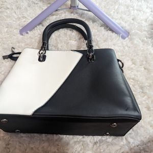Black and white purse never used